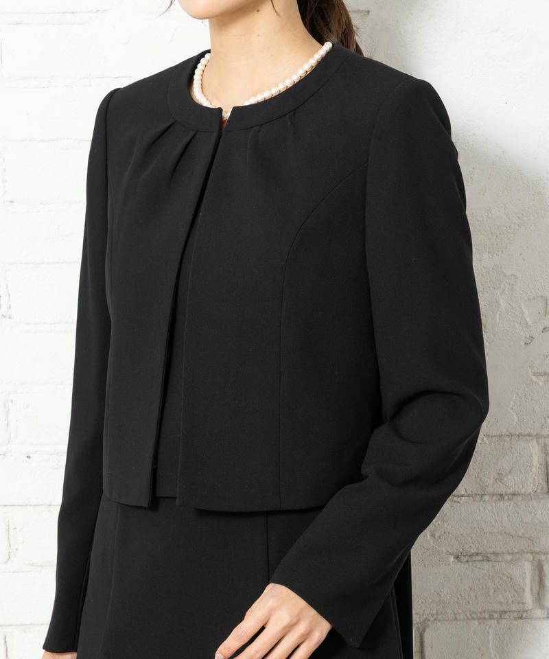 アンフィニ　タックデザインノーカラージャケット＆１つボタンセットアップ風ワンピース