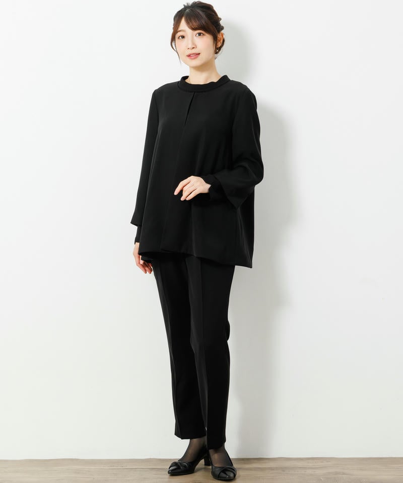 【レギュラー丈】ケープ風ジャケット＆スタンドカラーブラウス＆テーパードタックパンツスーツ