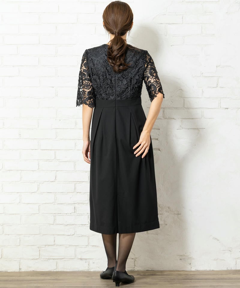 セミスタンドVネックジャケット&フラワーレースワンピース