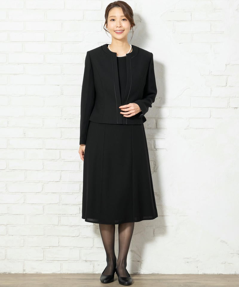 ソリテール ノーカラージャケット&レイヤードワンピース ソリテール ノーカラージャケット&レイヤードワンピース
