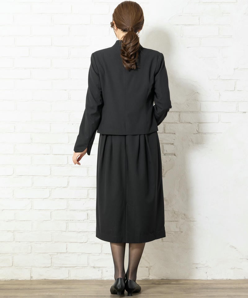 セミスタンドVネックジャケット&フラワーレースワンピース