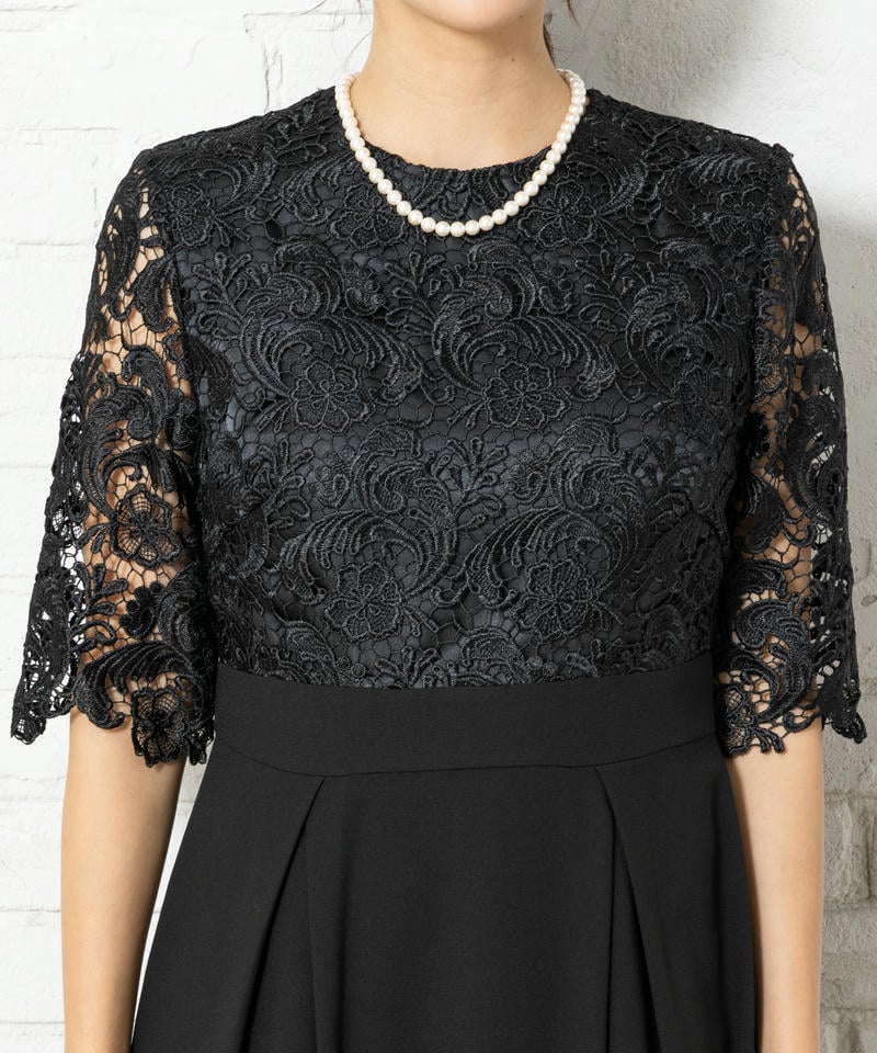 セミスタンドVネックジャケット&フラワーレースワンピース