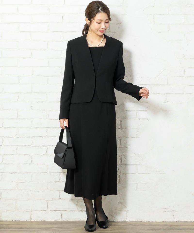 アンフィニ　ふくれVサテンフォーマルバッグ