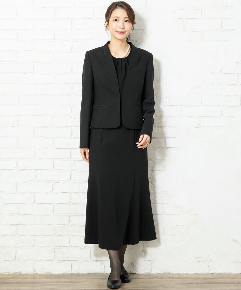 立ち襟Vネックジャケット＆ソフトブラウジングワンピース