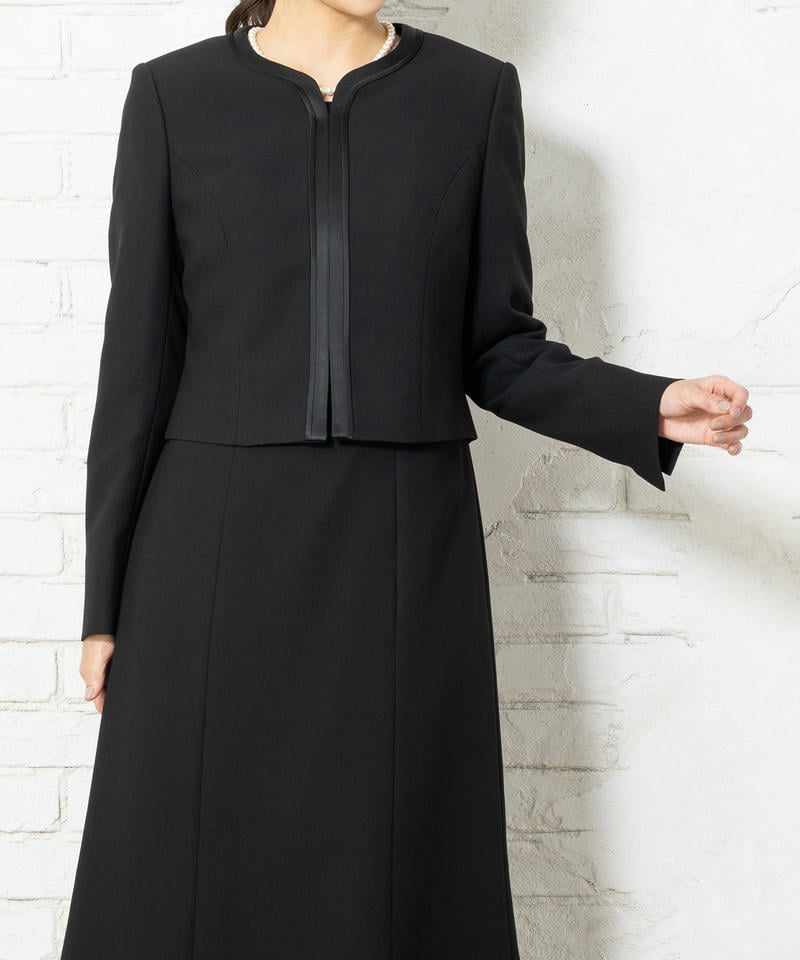 アンフィニ　バーズアイ・サテン切替ジャケット＆ベーシックストレッチワンピース