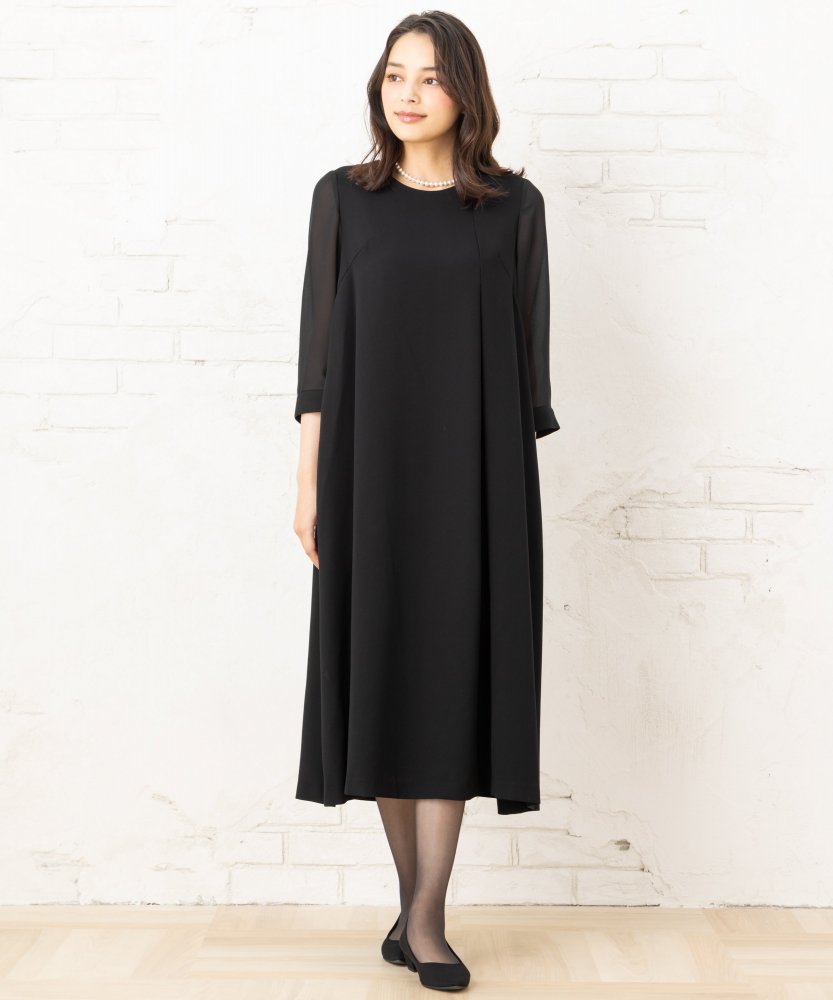 エメ　ノーカラーAラインデザインブラックワンピース/M(9号)