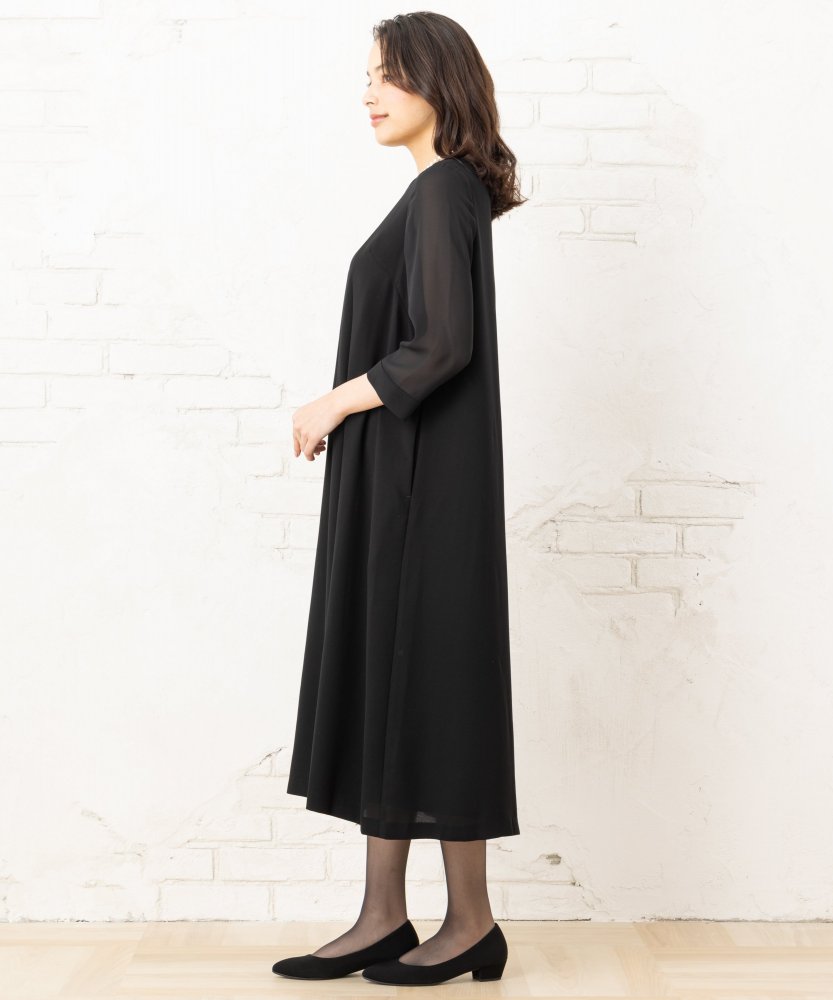 エメ　ノーカラーAラインデザインブラックワンピース/M(9号)