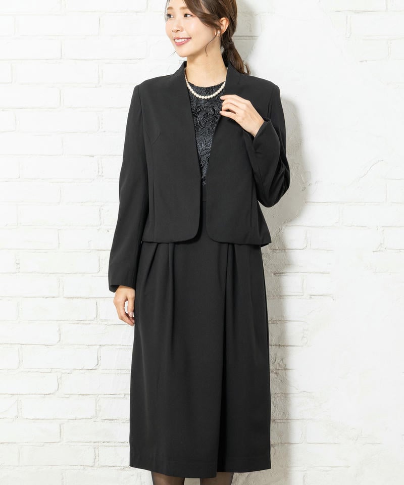 セミスタンドVネックジャケット&フラワーレースワンピース