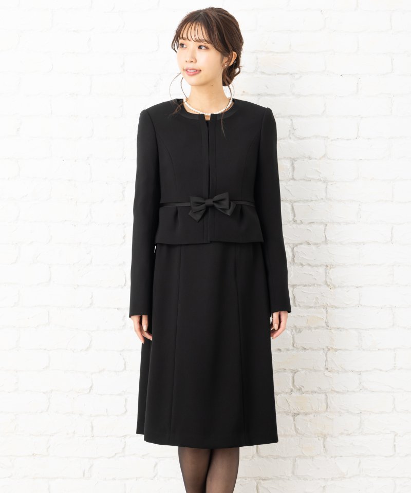 カレット　リボンブローチ付ノーカラージャケット&ドッキングワンピースアンサンブル/LL(13号)