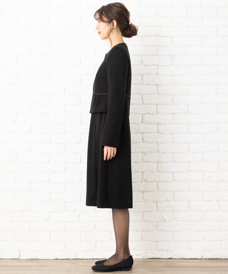 カレット　リボンブローチ付ノーカラージャケット&ドッキングワンピースアンサンブル/LL(13号)