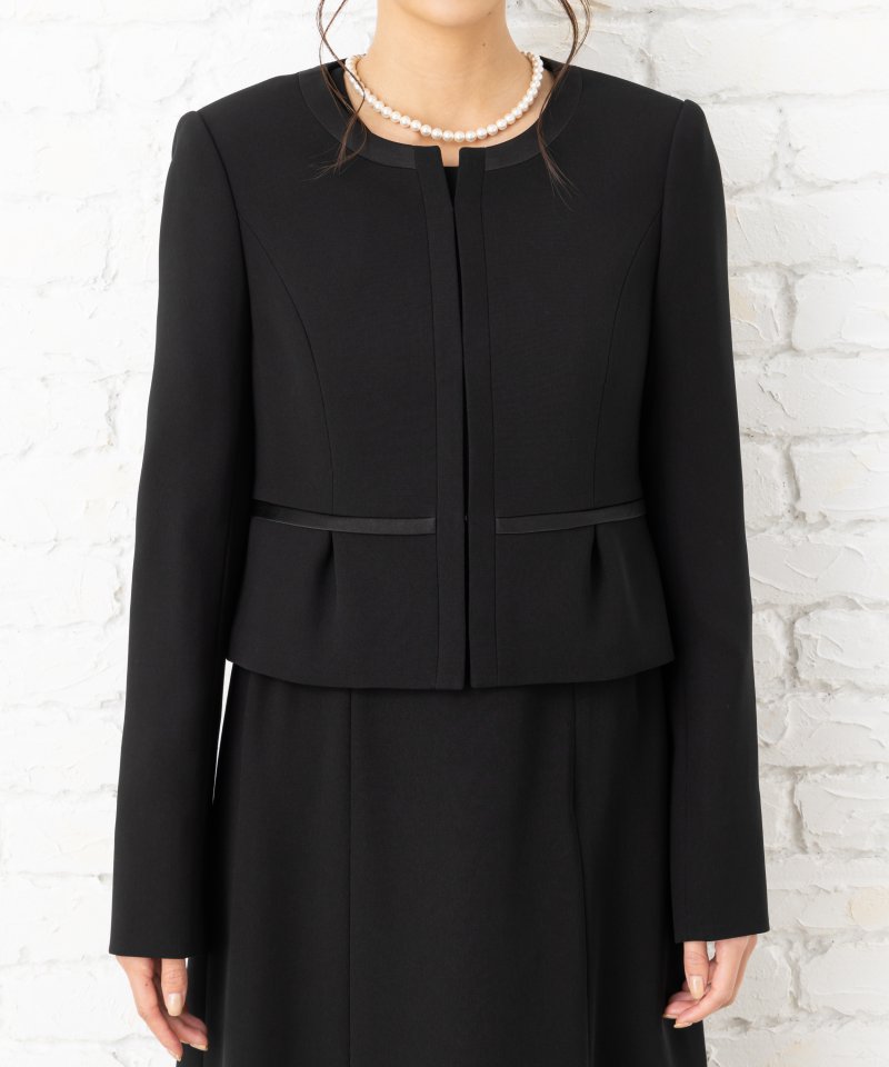 カレット　リボンブローチ付ノーカラージャケット&ドッキングワンピースアンサンブル/LL(13号)