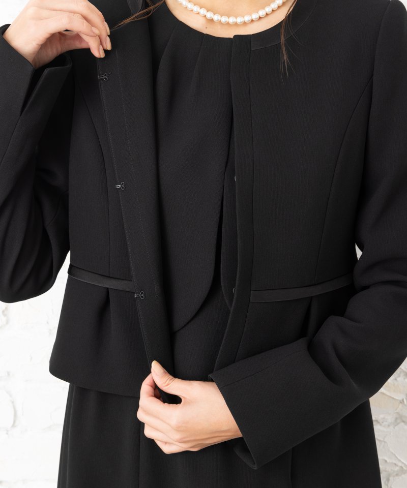 カレット　リボンブローチ付ノーカラージャケット&ドッキングワンピースアンサンブル/LL(13号)