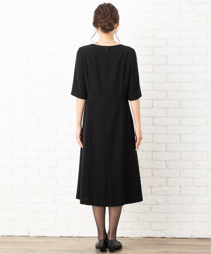 エメ　サテンラインブラックフォーマルアンサンブル/M