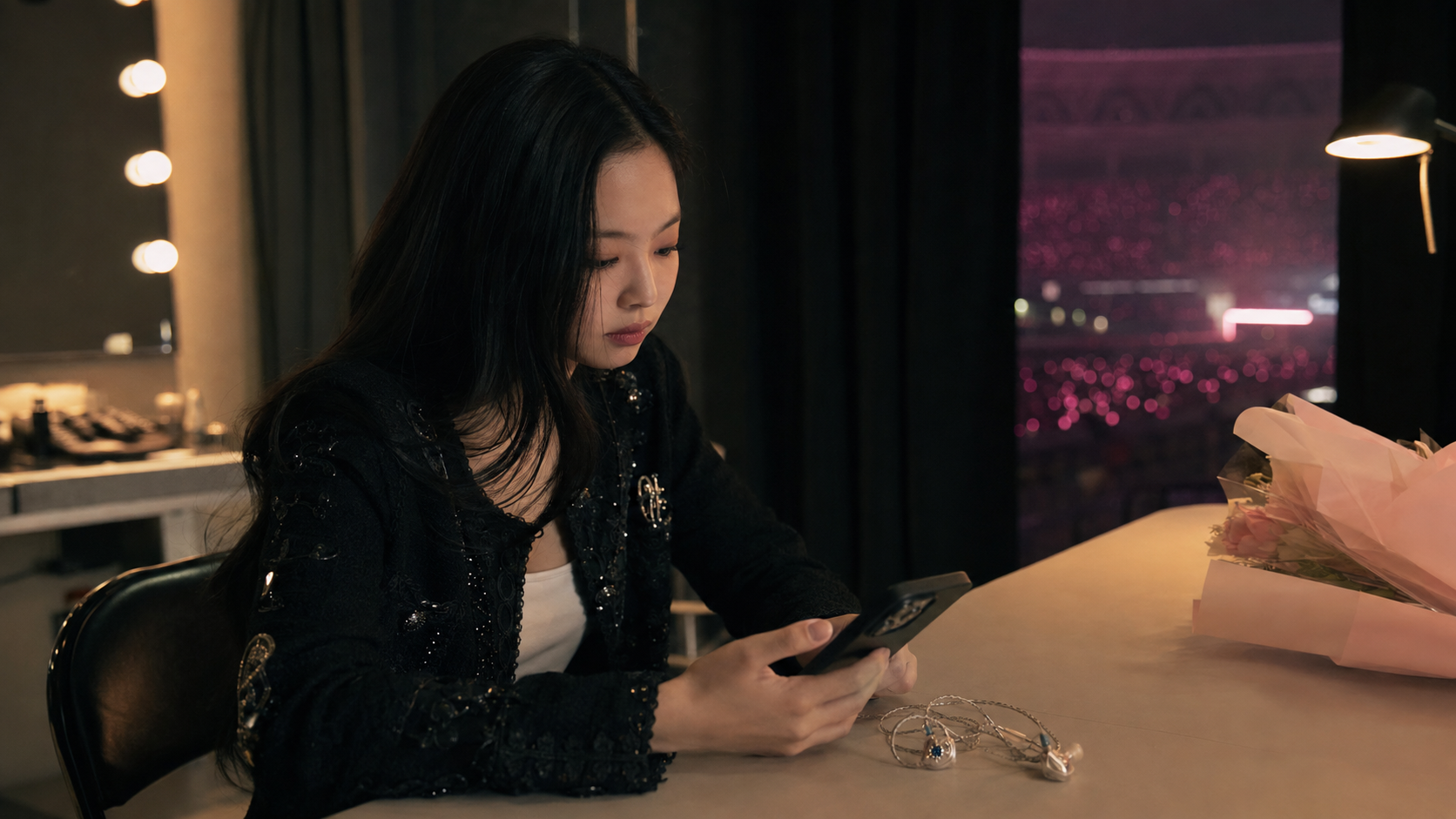 JENNIE quietly composing a heartfelt message to BLINKs after completing her summer festival schedule.