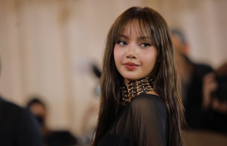 **LISA**가 어떻게 음악계에서 가장 영향력 있는 여성 중 한 명이 되었나