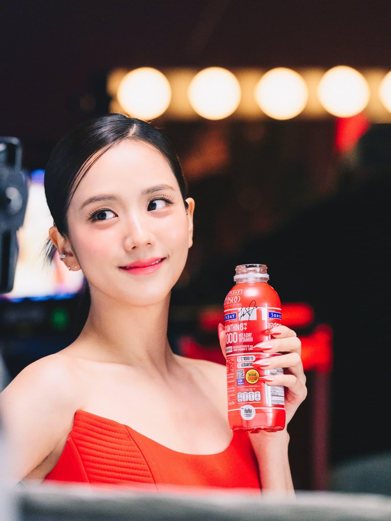 JISOO, première ambassadrice mondiale de Vitaday ! OMG 🔥