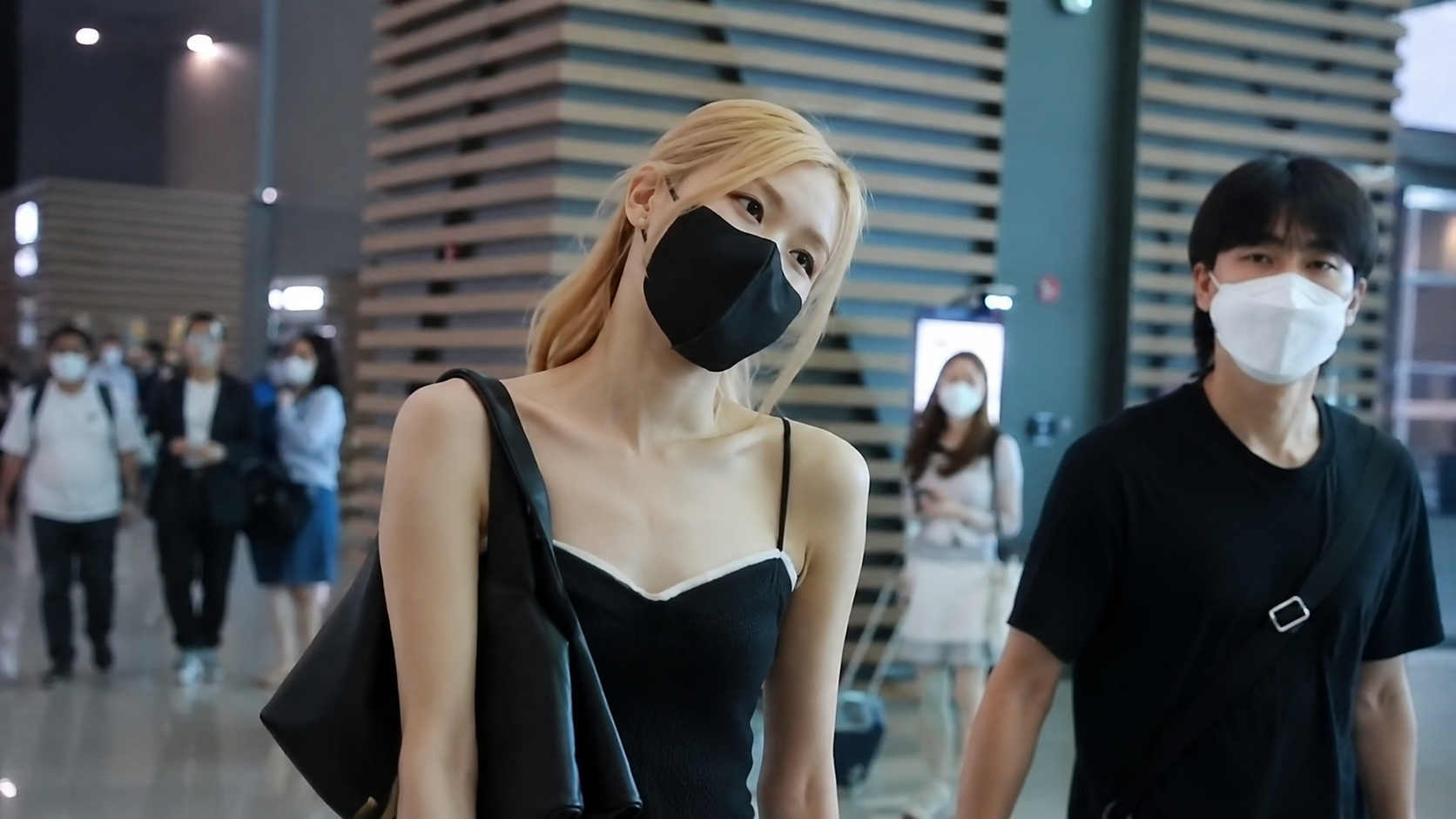 OT4 희망 급상승! 로제, 기념일 참석 확정!
