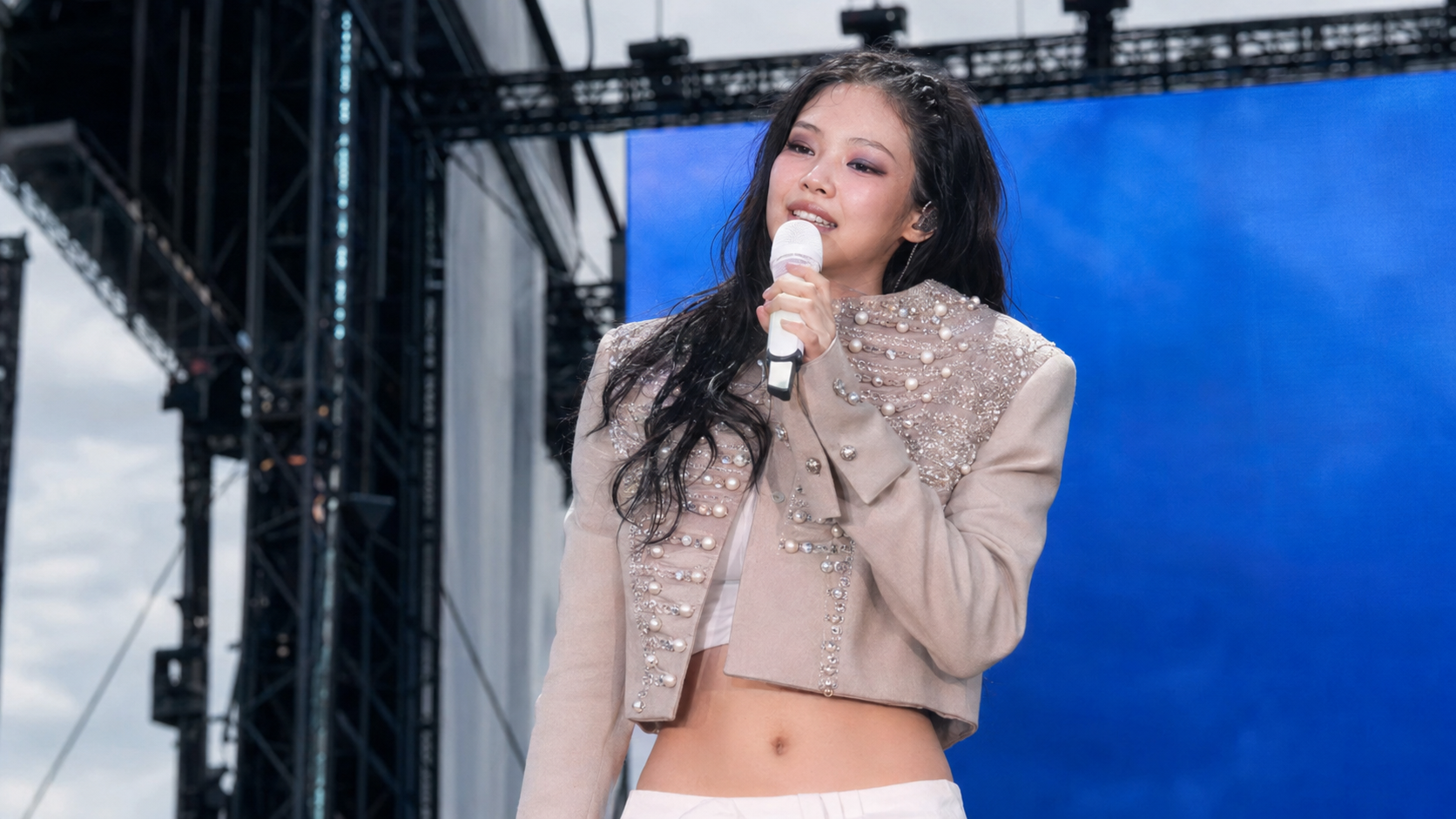 JENNIE clôture sa tournée des festivals avec un discours émouvant à Osaka !
