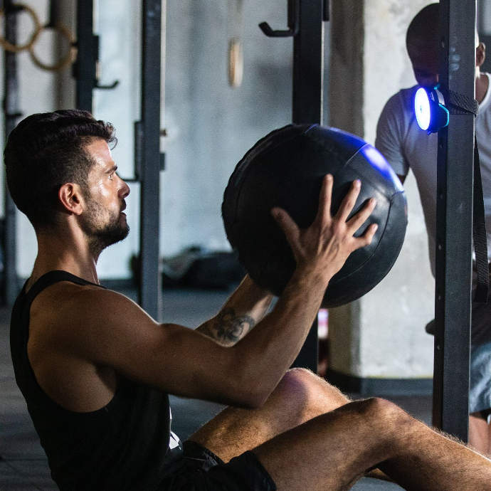 Wall Ball v Press up