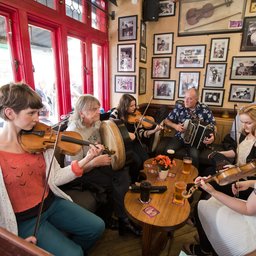 Pub session