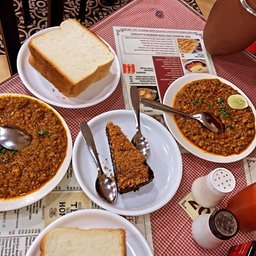 Irani café breakfast