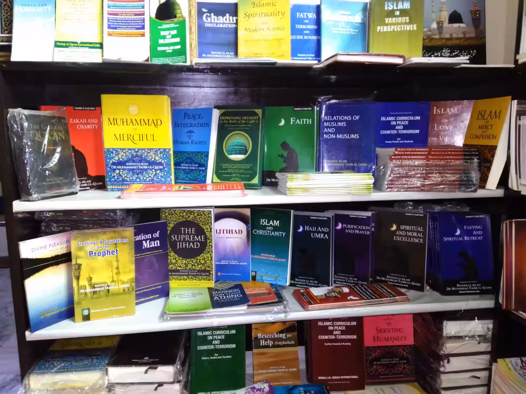 Library Minhaj Ul Quran International Delhi 3