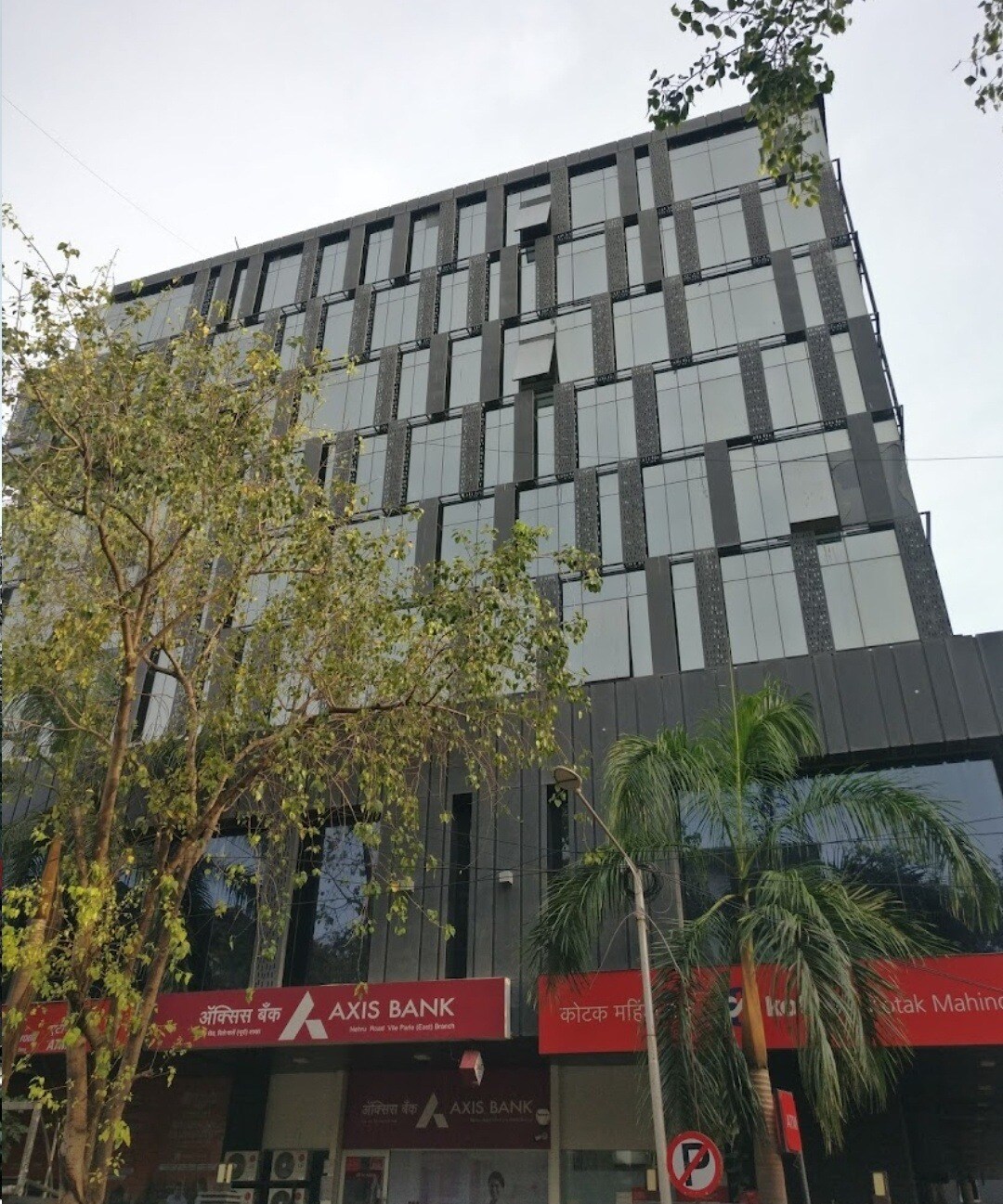 The Reading Square - Library and Study Room 3