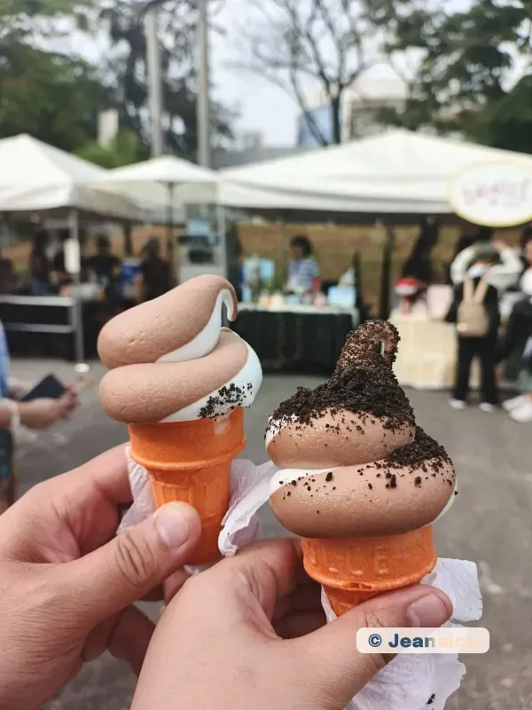 Soft serve ice cream