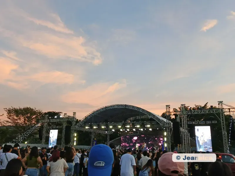 concert sky