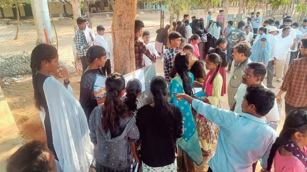 పదో తరగతి వార్షిక పరీక్షలు ప్రశాంతంగా ప్రారంభం – విద్యార్థుల హాజరు శాతం అధికం