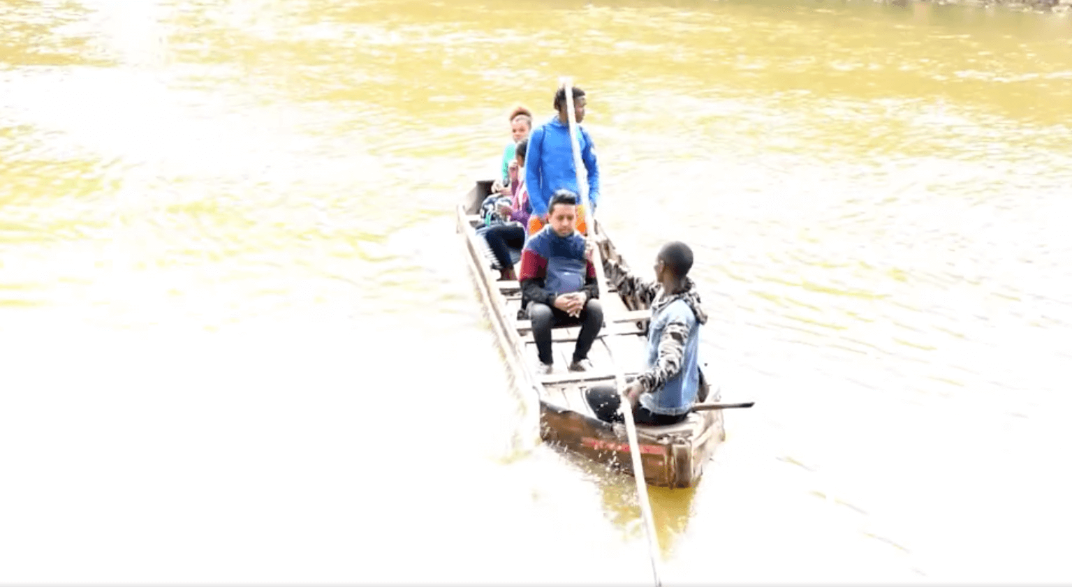 Ny asako ou EKO Métier : ✨ Découvrez le métier de conducteur de Canoë sur la rivière d'Ikopa du côté de Tanjombato✨ | Ekonomika Mag MDG