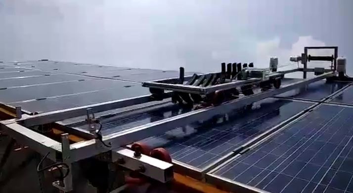  Solar panel cleaning robot