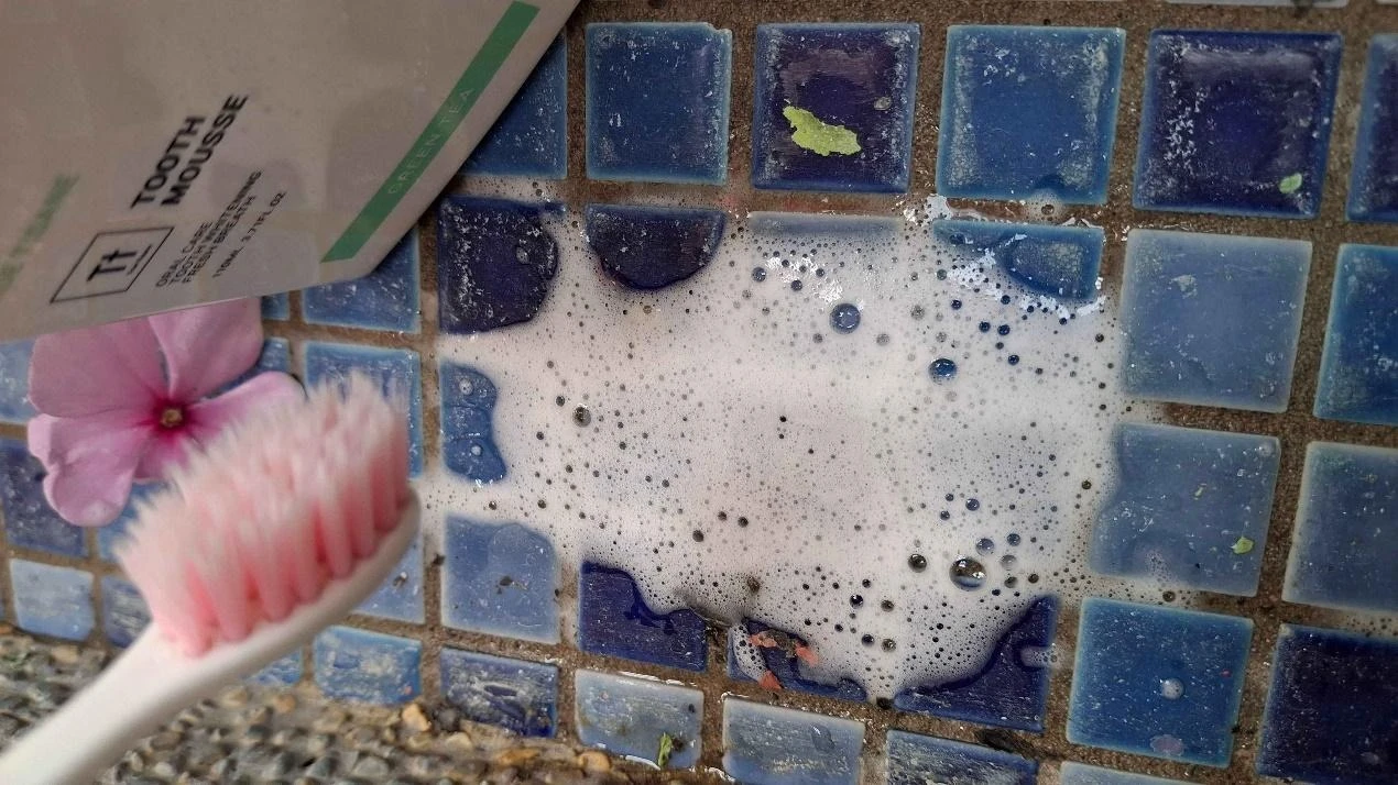 一張含有 刷子, 浴室, 工具, 室內 的圖片
AI 產生的內容可能不正確。