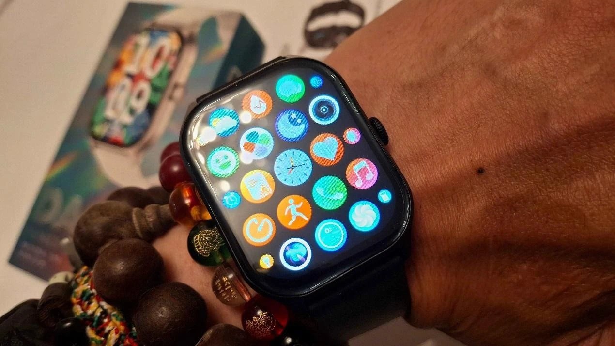 一張含有 小工具, 室內, 手錶, 行動電話 的圖片<br> <br> AI 產生的內容可能不正確。