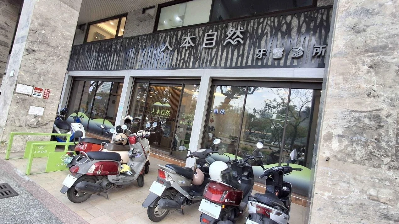 一張含有 建築, 戶外, 摩托車, 文字 的圖片<br> <br> AI 產生的內容可能不正確。