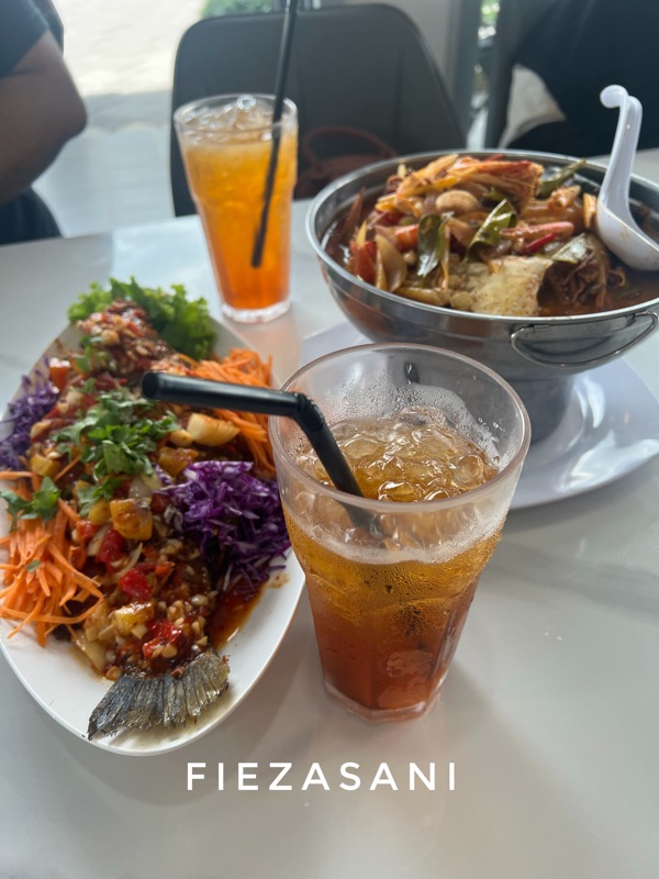 kedai makan di padang besar