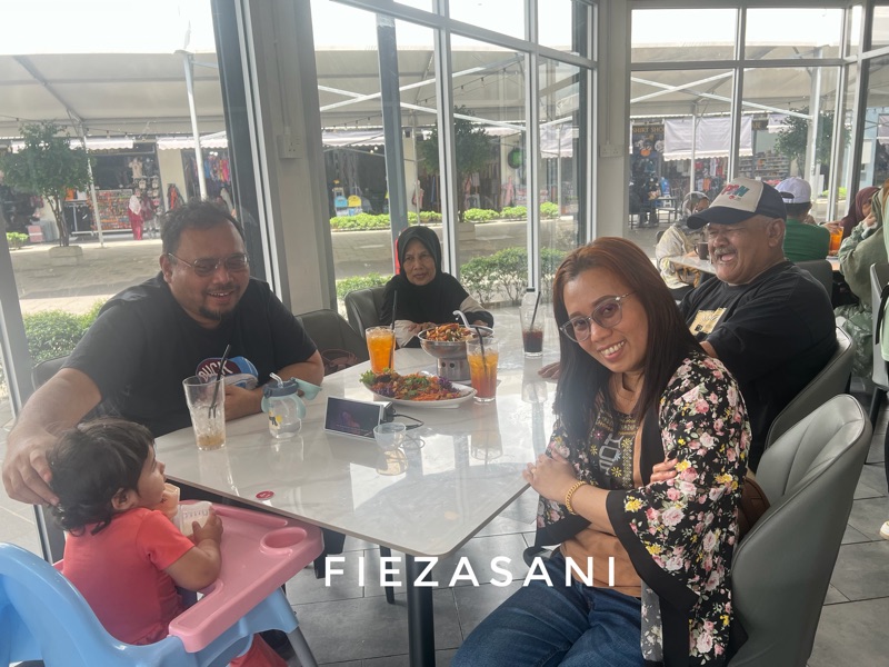 kedai makan di padang besar