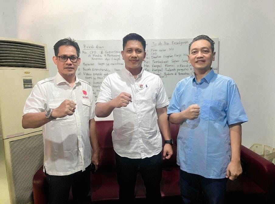 Arsyam Terima Pin Kehormatan KSMI, Tanda Dimulainya Konsolidasi Sepakbola Mini di Sulsel