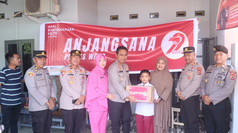 HUT Bhayangkara ke-79, Kapolres Wajo Tunjukkan Kepedulian lewat Anjangsana