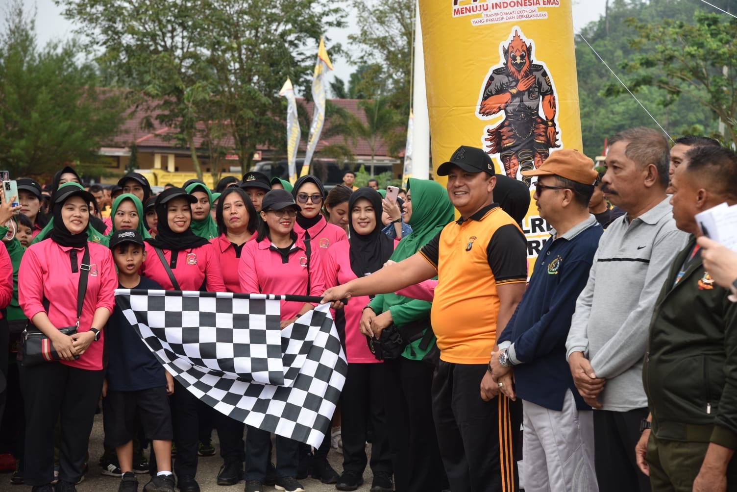 Olahraga dan Jalan santai Ultah ke-79 Bhayangkara di Morut