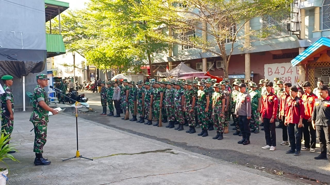TNI-Polri dan Masyarakat Gelar Kerja Bakti Peringati HUT RI ke-80 di Pasar Mini Sengkang

