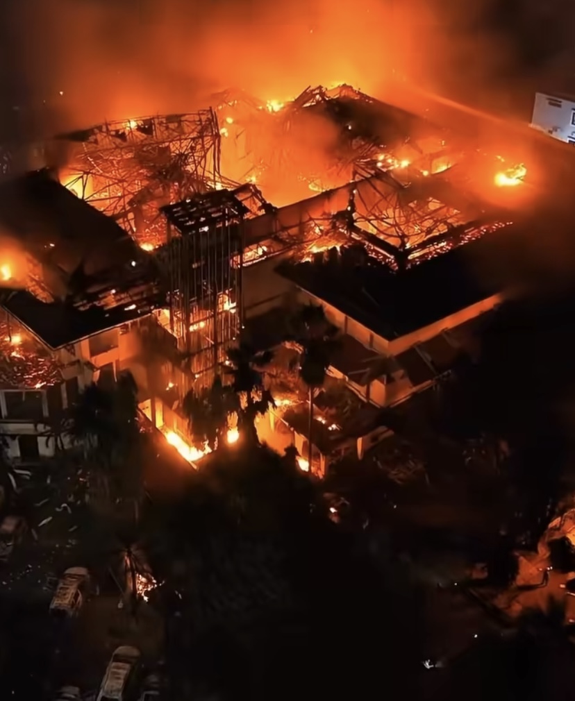 Ludes Terbakar, DPRD Kota Makassar Jadi Sasaran Kemarahan Rakyat
