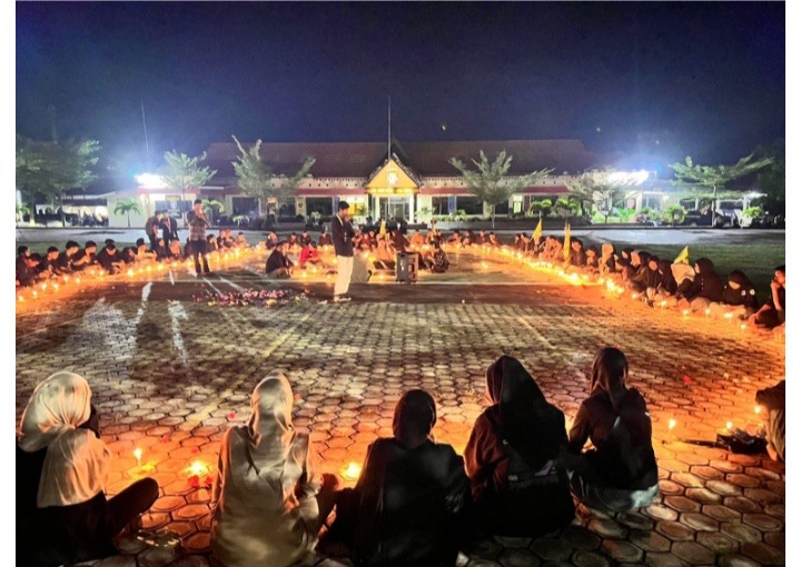 Kenang Tragedi Ojol : Aksi Mahasiswa Touna Nyalakan Seribu lilin