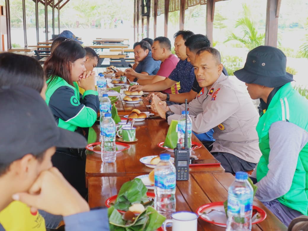 Silaturahmi dengan Para Driver Ojek Online, Wakapolres Sigi Ajak Jaga Kamtibmas