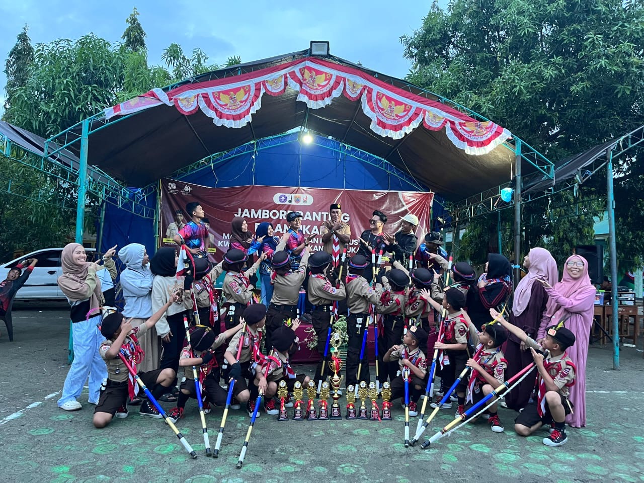UPTSDN 161 Pinrang Menyabet Juara Umum Jàmbore Ranting Kecàmatan Watang Sawitto dengan Menyabet 9 Piala