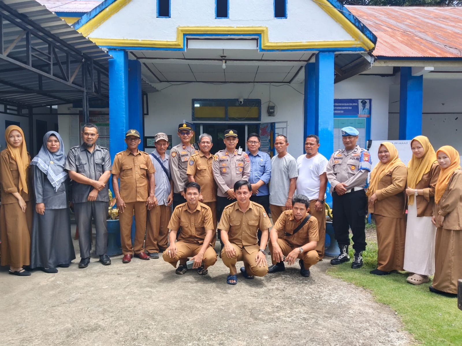 Hari Ini Kapolsek Pitumpanua Polres Wajo Beri Imbauan Kamtibmas di Lima Titik Pertemuan