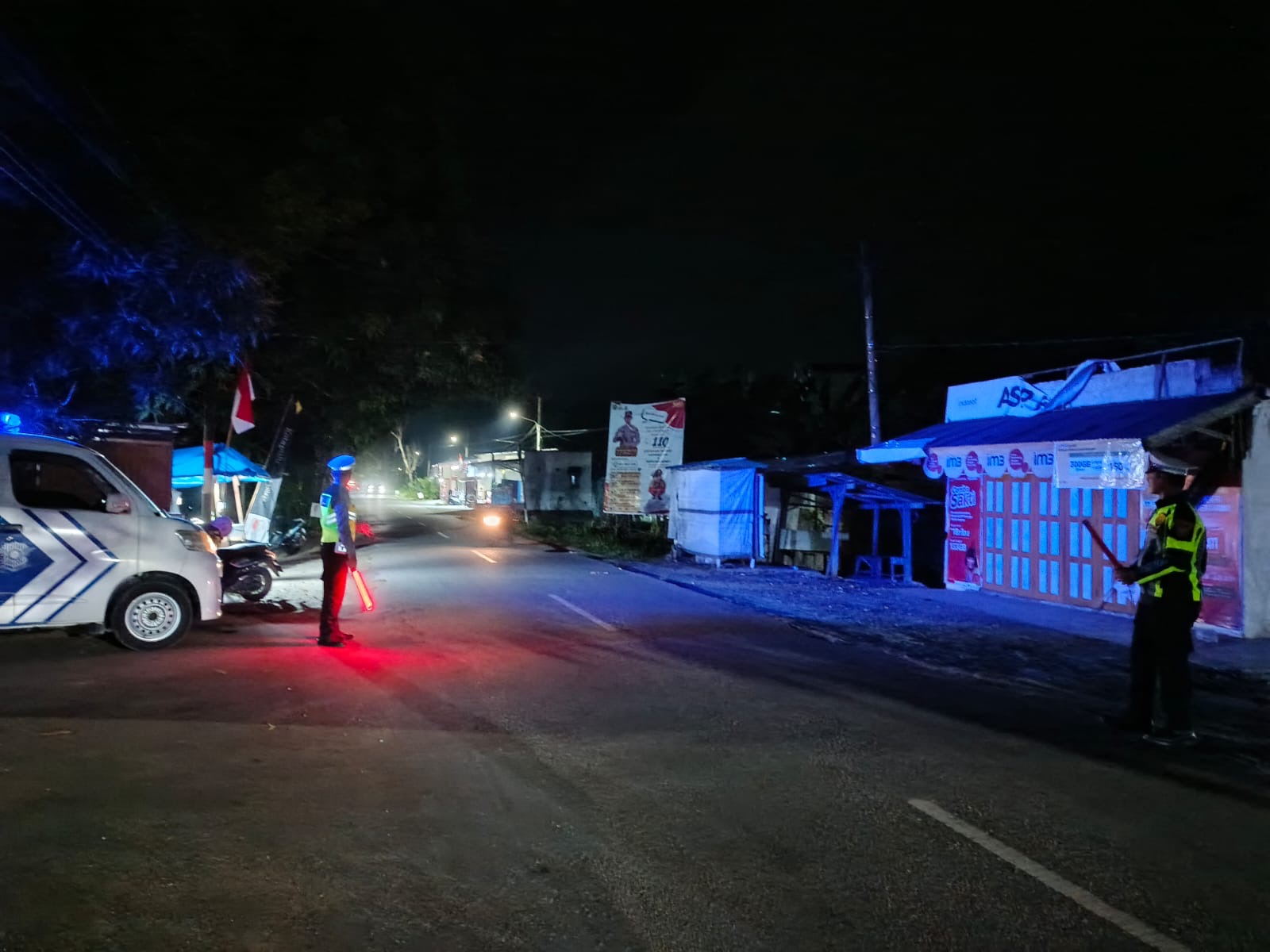 “Terangi Malam dengan Patroli Blue Light, Polres Sigi Berikan Rasa Aman Bagi Warga”