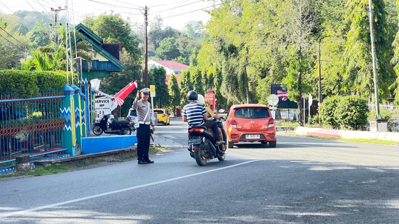 Sat Lantas Polres Wajo Terapkan Pengaturan Lalu Lintas di Titik-Titik Strategis, Jamin Keamanan Pagi Hari