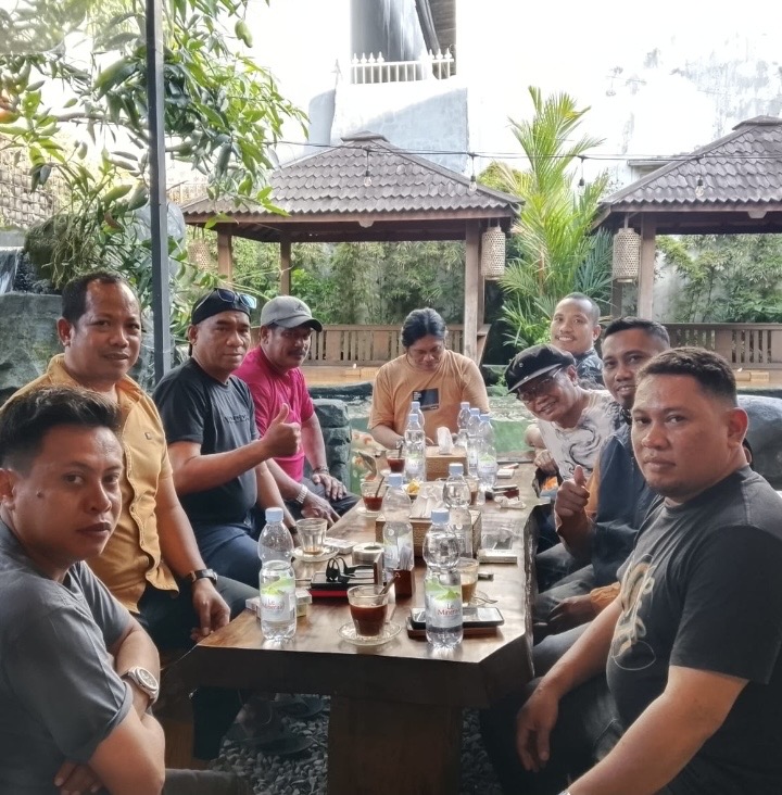 Pererat Sinergitas, Kasat Narkoba Polres Bulukumba Sulsel Ngopi Bareng Bersama Insan Pers 

