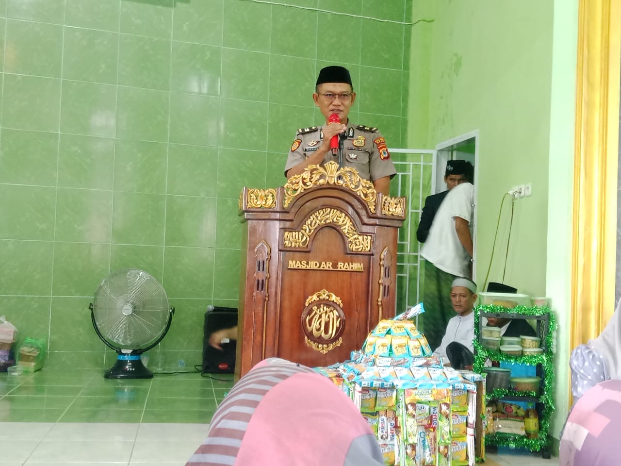 Waka Polsek Pitumpanua Polres Wajo Hadiri Peringatan Isra Mi’raj, Tegaskan Komitmen Polri Dukung Kegiatan Keagamaan
